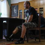 „Nemám na výběr. Válka dříve nebo později skončí. Musíte si zvyknout na život v době míru,“ řekl.