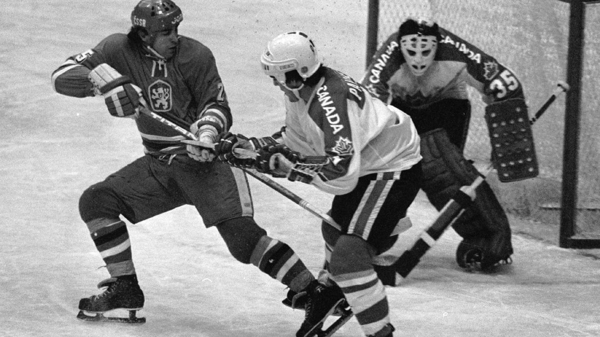 „Canada, go home!“ Historický start profesionálů na MS skončil ostudně