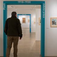 Výstava je rozdělena do devíti oddílů.