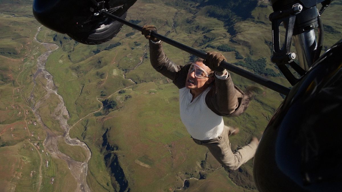 Recenze: Tom Cruise opět doplachtí, zachrání. Už stačilo