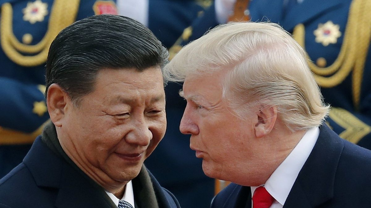 Síly v souboji globálních ekonomik se mění, ale drolí se oba soupeřící bloky