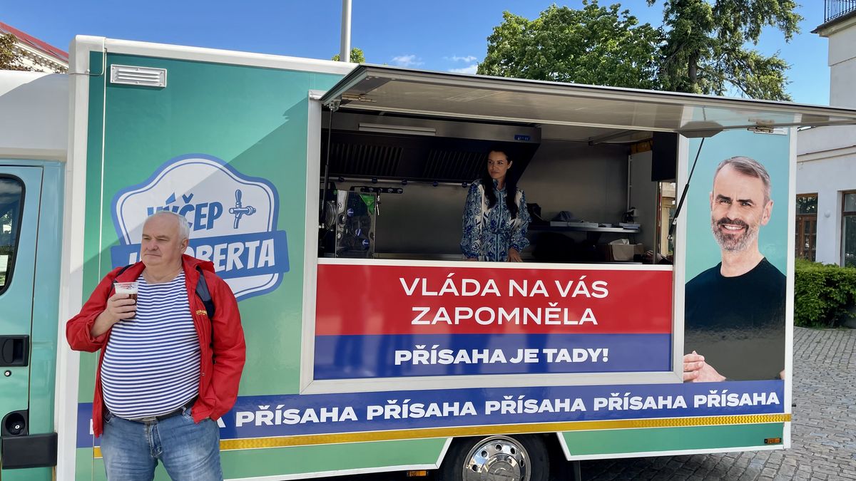 Šlachta objíždí Moravu s pivem. „Tak strašně jako za Fialy ještě nebylo,“ slyší