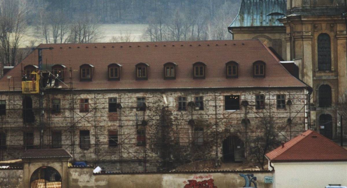 Klášter při rekonstrukci na přelomu tisíciletí.