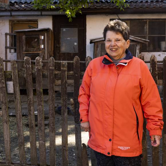 Místní obyvatelka Lída Zemanová vzpomíná třeba na to, jak hercům vařila polévku z králičí hlavy.