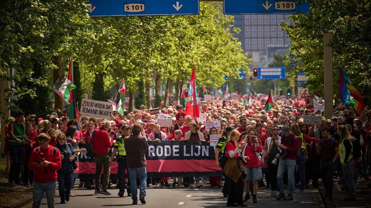 Desetitisíce lidí protestovaly v Haagu proti válce v Pásmu Gazy