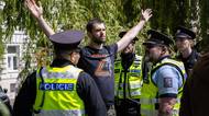 Komunisté slaví konec války. Urážky Pavla, muže se symbolem „Z“ zatkla policie