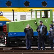 K pohledu na krásné lokomotivy se hodí i dobrý nápoj.