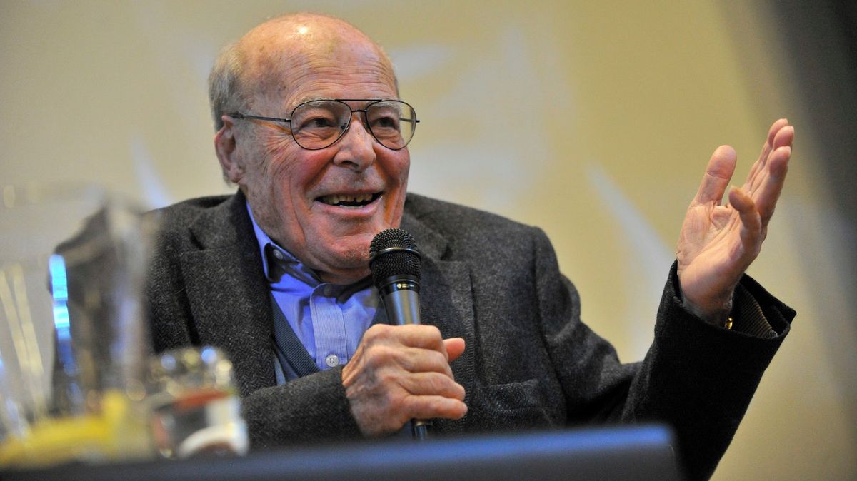 フランスの監督マルセル・オフィュルスは97歳で亡くなりました