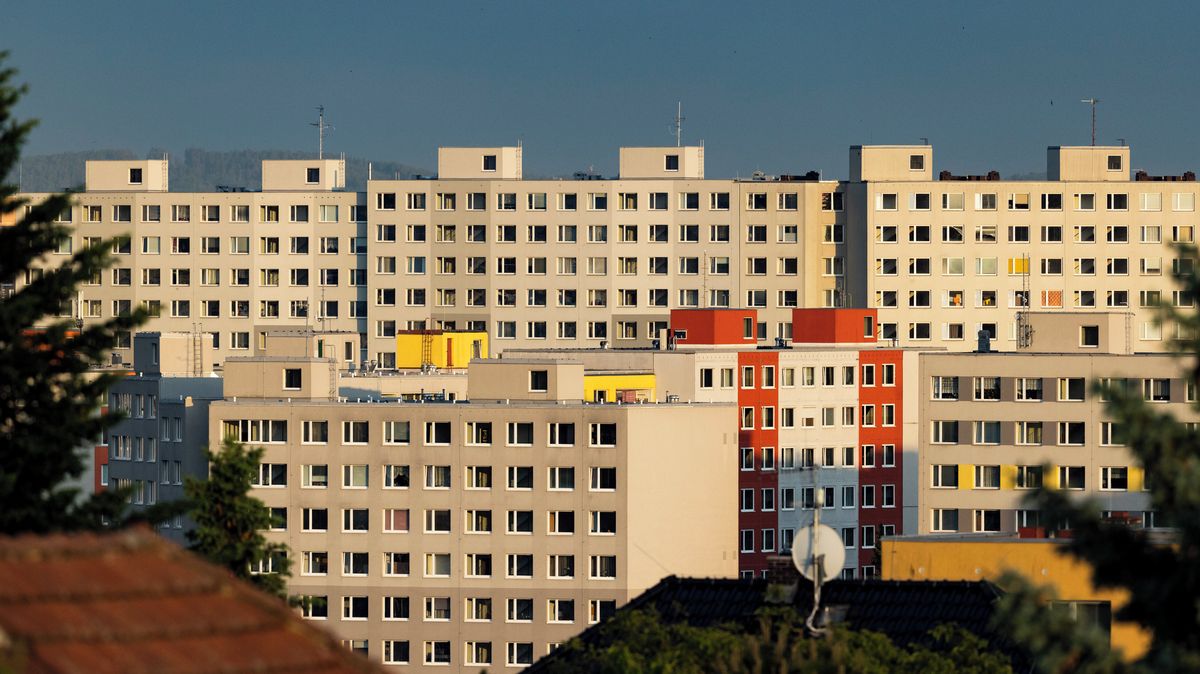 Muž po 40 letech přijde o obecní byt kvůli tabulce