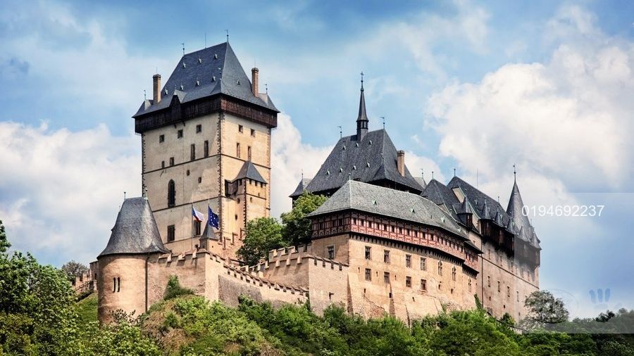 Zákaz žen na Karlštejně je výmysl. Spisovatel líčí tajnosti hradů a zámků