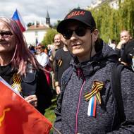 Před ruskou snahou propagandisticky zneužít výročí konce války varovala před časem také německá vláda. Spolkový parlament kvůli tomu ze slavnostní ceremonie vyloučil Rusko a Bělorusko. V Česku se nic podobného nestalo.
