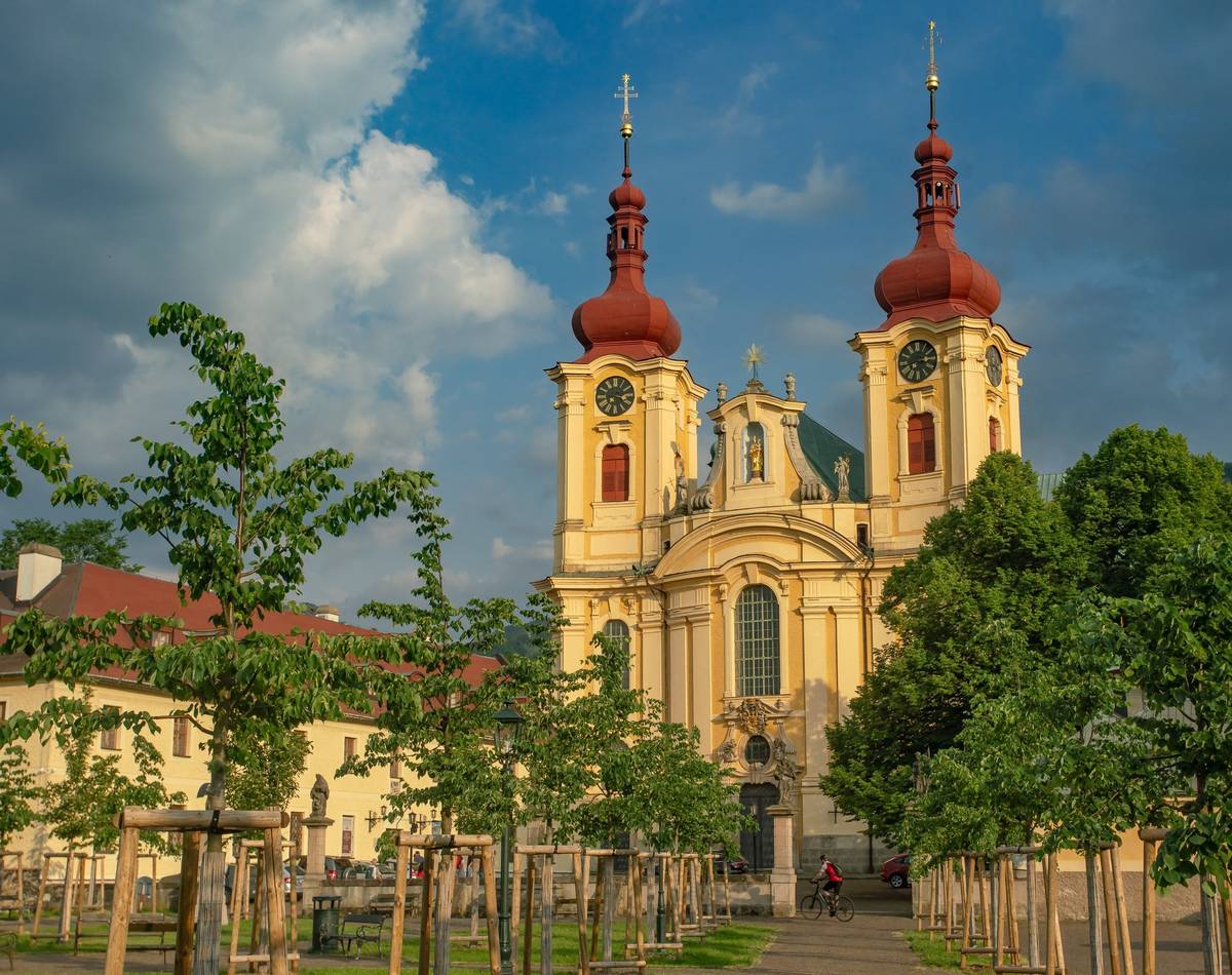 Pohled na severní stranu kláštera.