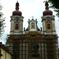 Obnova severního průčelí baziliky.