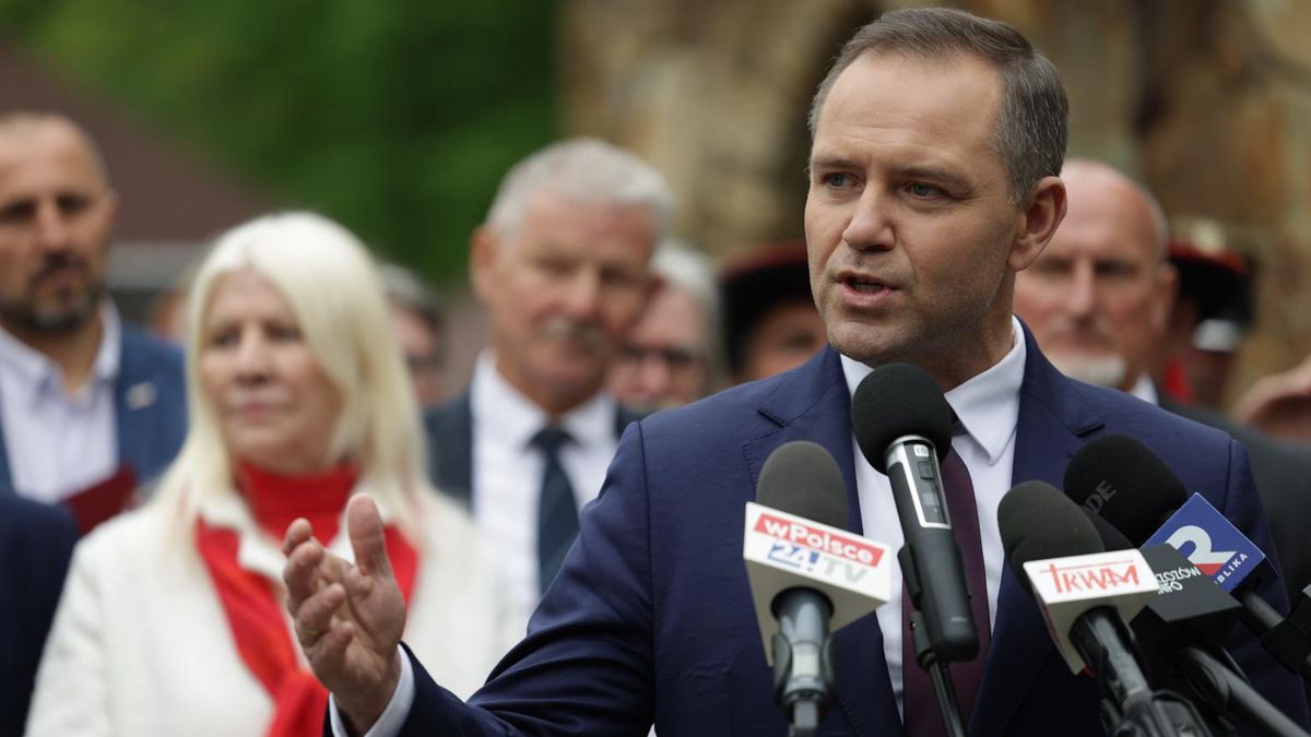 Garsonka po panu Jerzym. Týden před volbami má Kaczyńského kandidát problém