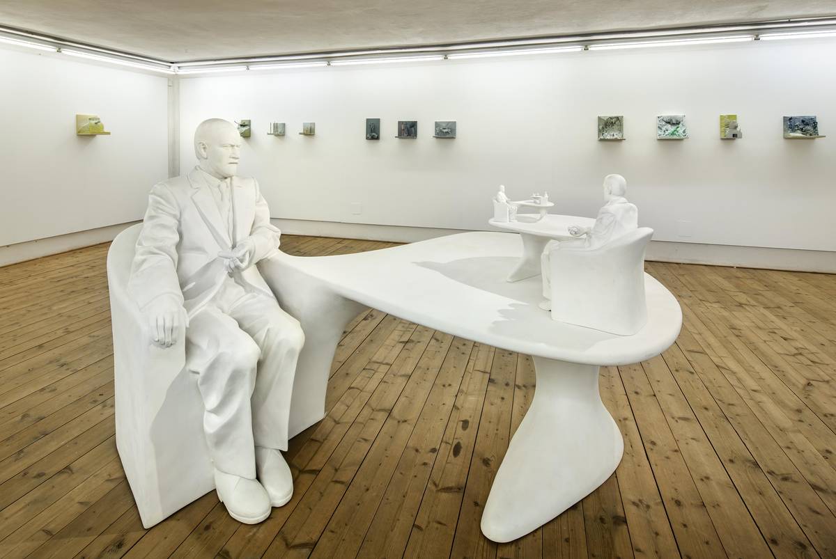 Sochy žraloků, kočkovitých šelem i asteroidů od Michala Gabriela nově vystavuje Egon Schiele Art Centrum v Českém Krumlově.