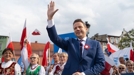 Slabý výsledek „Tuskova koně“. Polské odhady naznačují těsné první kolo