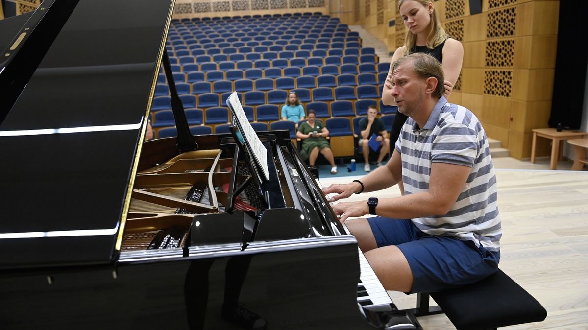 Pražskou konzervatoř povede od konce června klavírista Kahánek