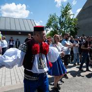 Velkým oříškem pro pořadatele je udržet diváky v bezpečné vzdálenosti od koní.