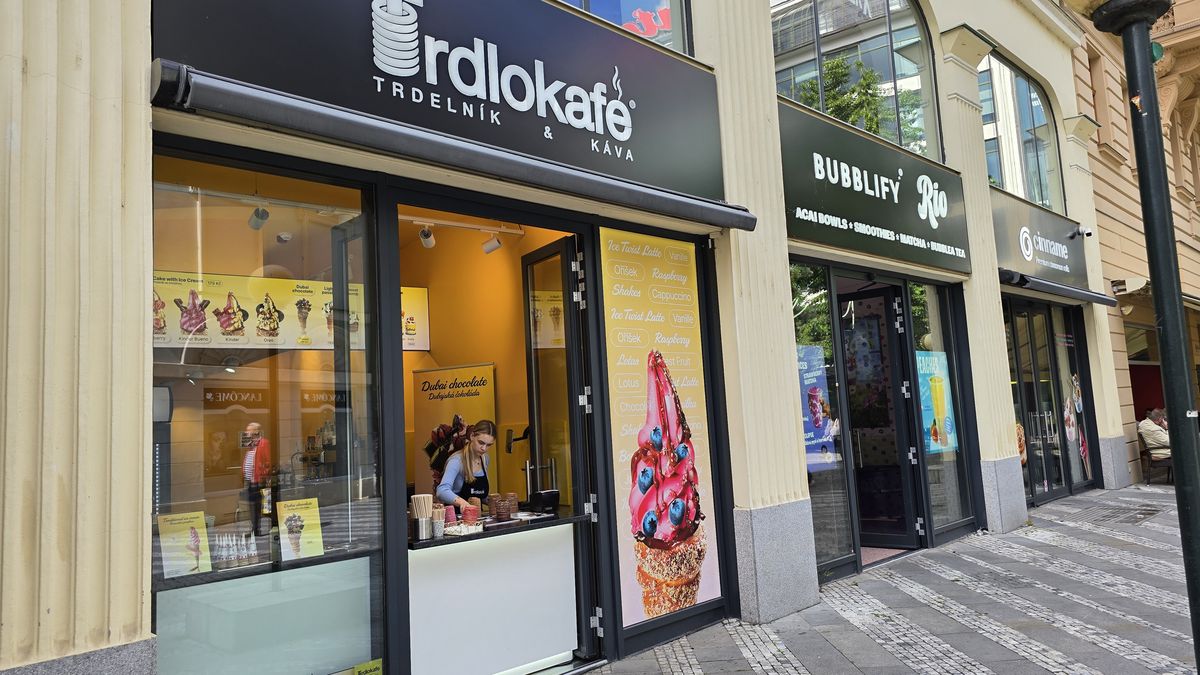 Majitel Trdlokafe láká na vysoké zisky, část prodejen má potíže a prodělává
