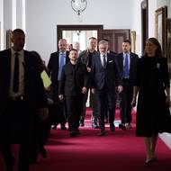 Mluvilo se taky o muniční iniciativě. „Daří se nám zajišťovat dodávky, budeme v tom pokračovat. Od začátku roku bylo k dnešku dodáno na Ukrajinu půl milionu kusů velkorážové munice,“ řekl Fiala.