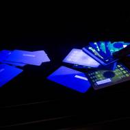 Padělek se pozná podle toho, že svítí.