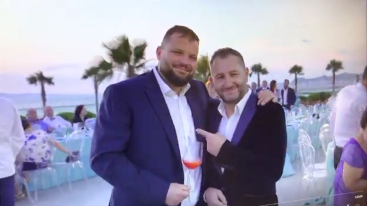 Dluží Praze miliony za nájem. Na magistrátu má vlivného kamaráda
