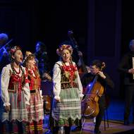 Patricia Kopatchinskaja a členové orchestru Camerata Bern v programu nazvaném Čas a věčnost.