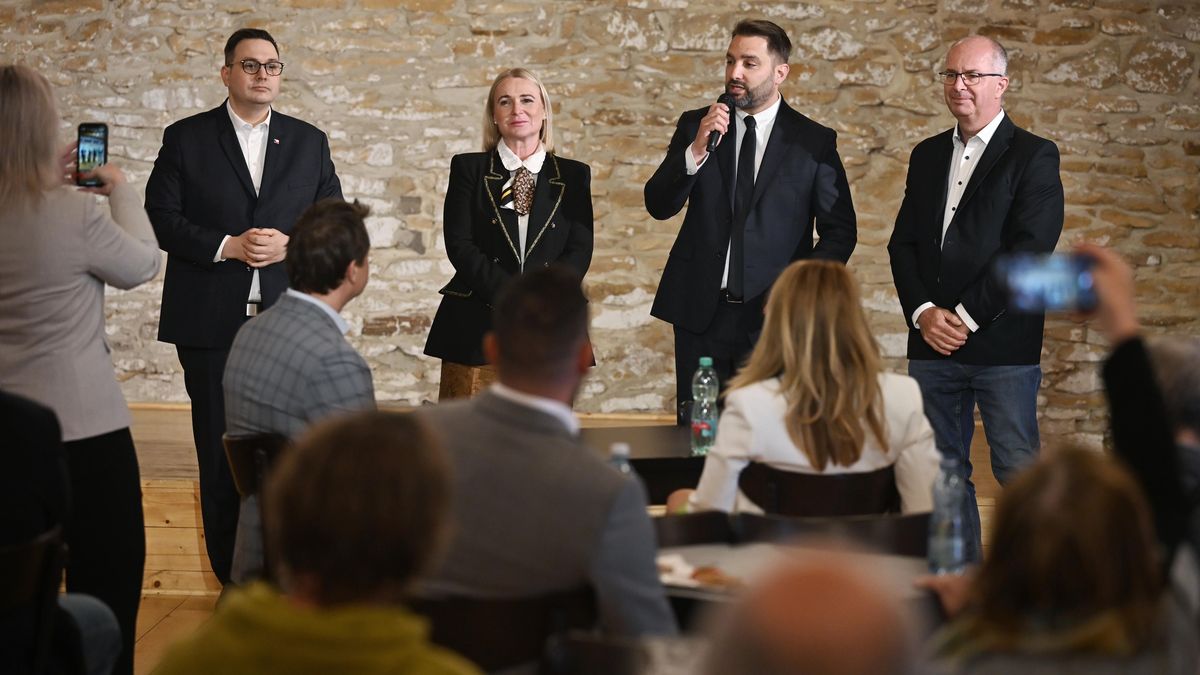 Pražské Spolu poprvé mezi lidmi. Na okraji Prahy a bez nepříjemných otázek