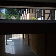 Snoubí se zde moderní architektura s osobitým stylem architekta Dušana Jurkoviče.