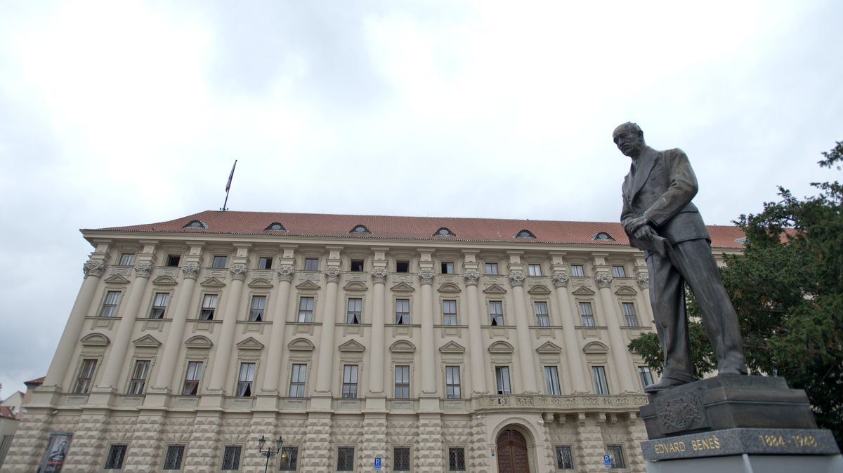 „Ke všemu bezpráví mlčel,“ chtějí napsat na desku o prezidentu Benešovi