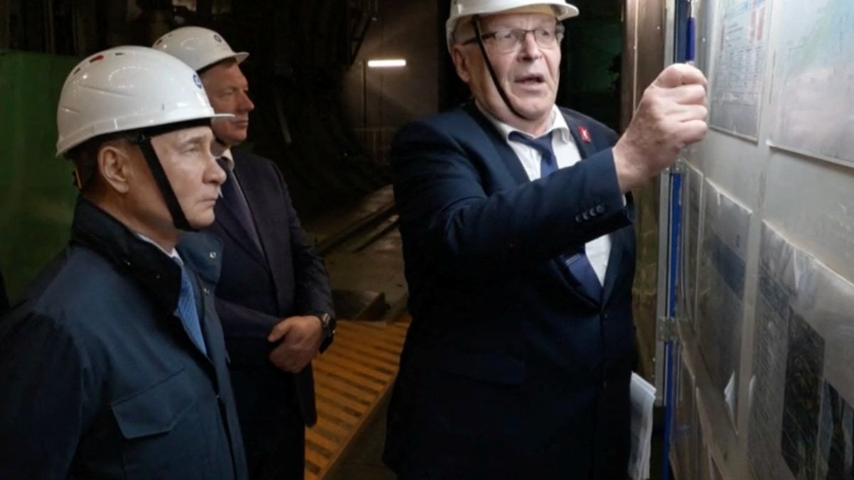 Fotky: Putin se přiblížil frontě. Ve tmě a neohlášeně