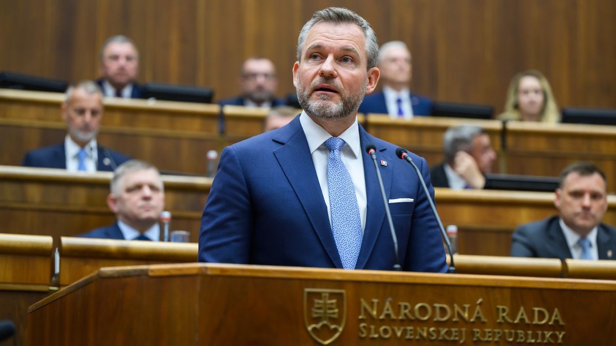 Pellegrini v parlamentu: opozice mu tleskala, podle Fica podlehl závistivcům