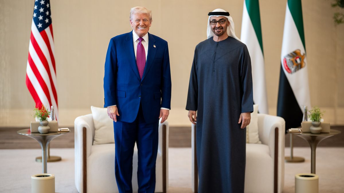 Trump oznámil dohody mezi USA a SAE za 200 miliard dolarů