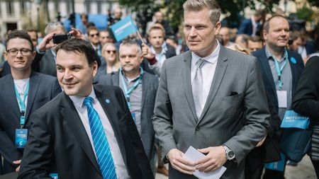 Motoristé se dočkali. Turek chce vyměnit Brusel za Prahu