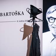 Bartoška tam účinkoval v inscenaci Moje hra od ledna 2012, poslední reprízu absolvoval letos v lednu.