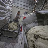 V enklávě se tak mohly opět rozjet pekárny. Na snímcích je zachycena ta v Dajr Balahu.