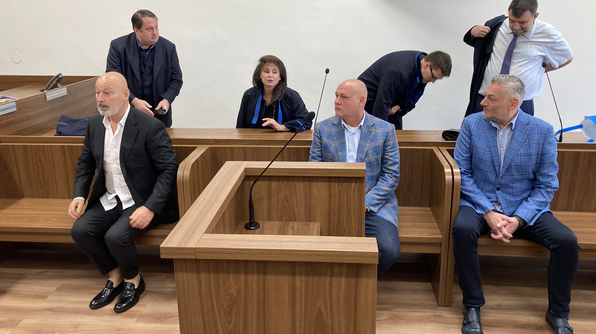 Kdo pašoval 300 kilogramů kokainu v krabicích s banány? Důkaz podle soudu chybí