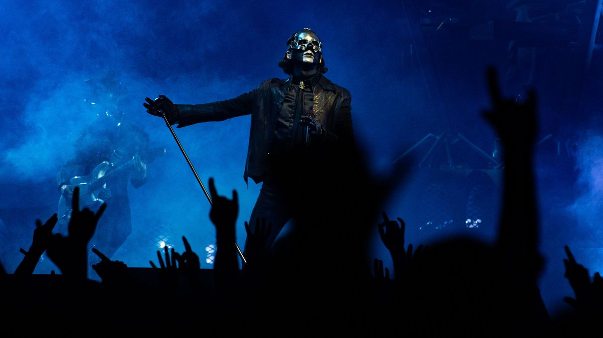 Rockeři s obrácenými kříži Ghost zaplnili O2 arenu