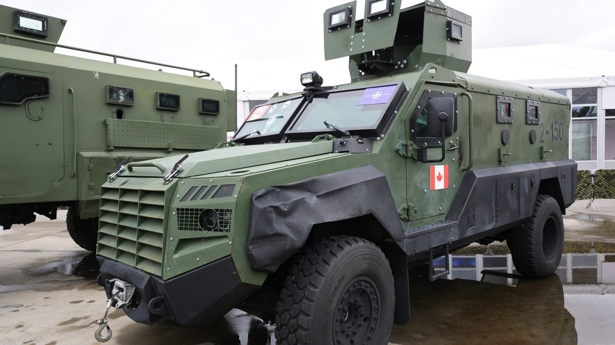 Raketový nástup českých zbrojařů. Veletrh ukazuje miliardové obchody