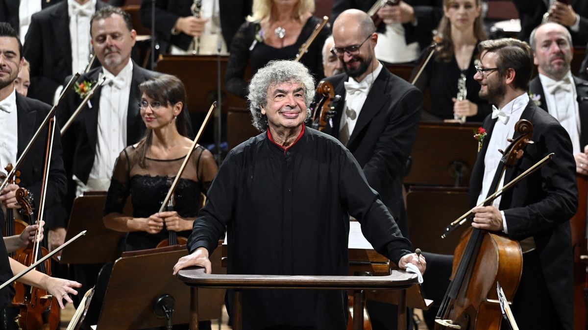 Česká filharmonie zahájila Pražské jaro. Koncert sledovali lidé i venku