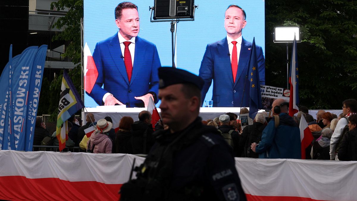 Nejde jen o prezidenta. Může padnout vláda, říká o polských volbách politolog
