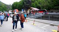 Každý rok jiný problém. Do Hřenska se vrací turisté, davy jsou ale pryč