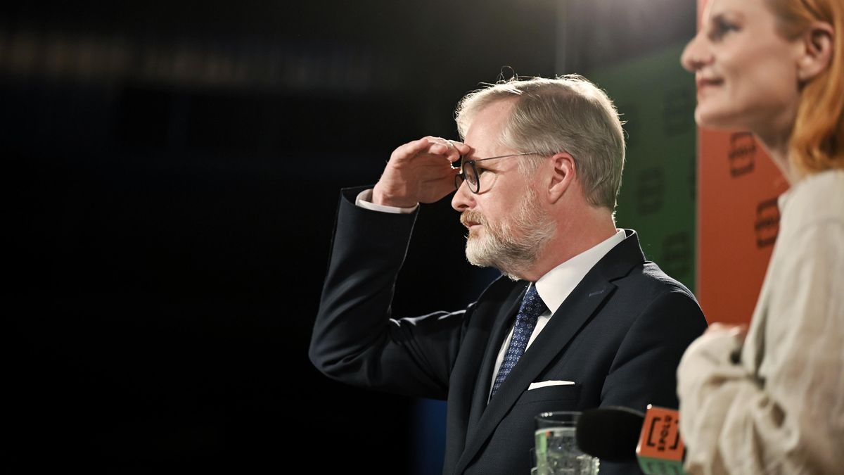 Kampaň ve stínu Blažka. „Nepomohlo nám to,“ přiznal premiér před voliči