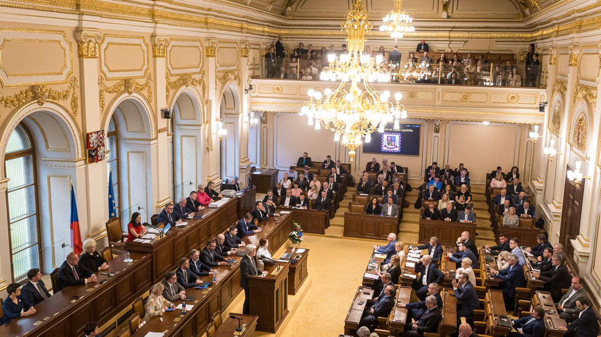 Sněmovna schválila jednotné hlášení zaměstnavatelů, ušetří jim až 25 formulářů