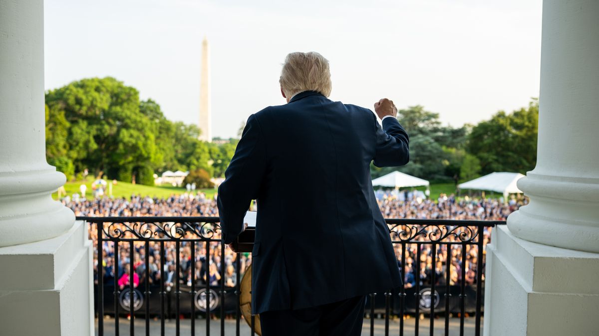 Trump chce revoluci, ale nerozumí tomu, říká americký profesor