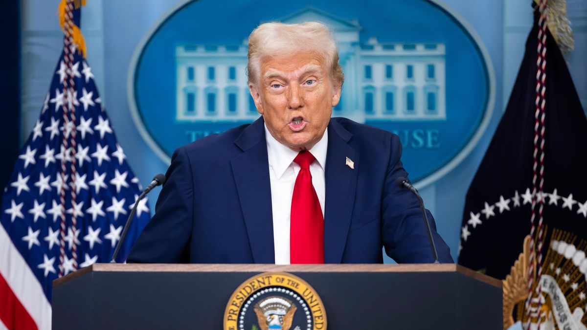 Trump přenáší celní války na Wall Street. Chce odvetnou daň pro cizí investory