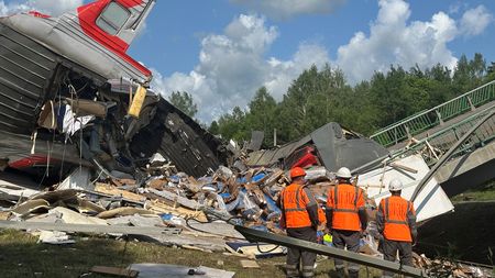 Dramatická předehra schůzky Ukrajiny a Ruska: Výbuchy vlaku a mostů