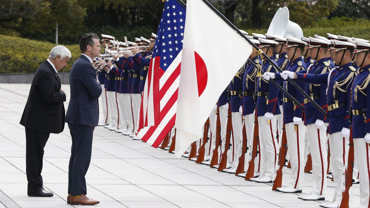 Japonsko posiluje svou „nearmádu“ a snaží se o přízeň Donalda Trumpa