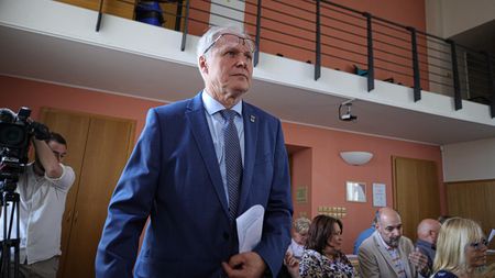 Já pomáhal státu, to nechápete? Primátor se postavil Babišovi a nerezignoval