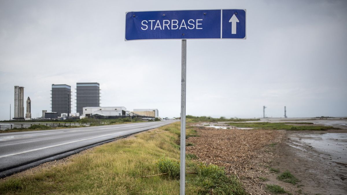Fotky: Musk si tu staví hvězdnou základnu, ochráncům i místním navzdory